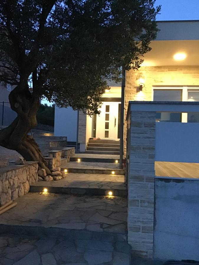 Moderner Bungalow Mit Meerblick Lun (Pag) Exterior foto