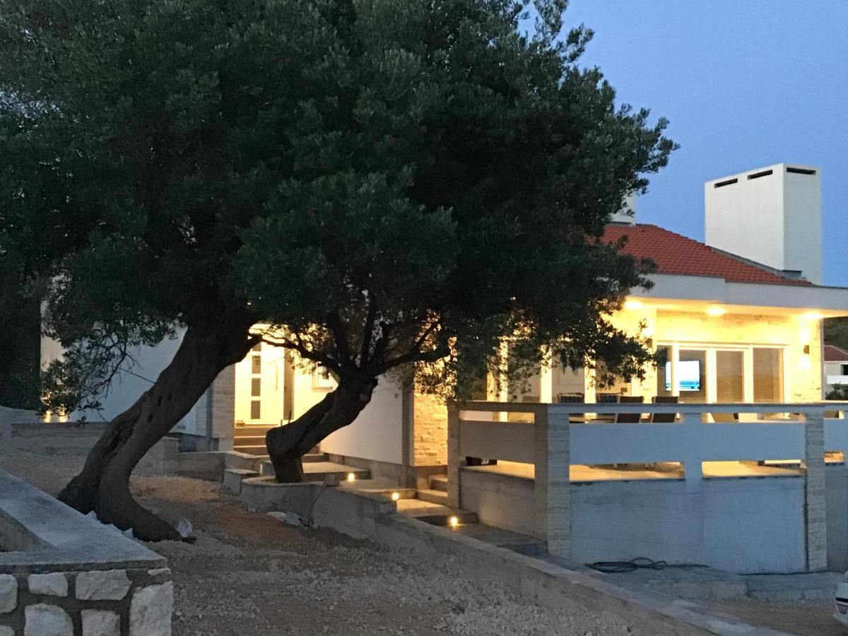 Moderner Bungalow Mit Meerblick Lun (Pag) Exterior foto