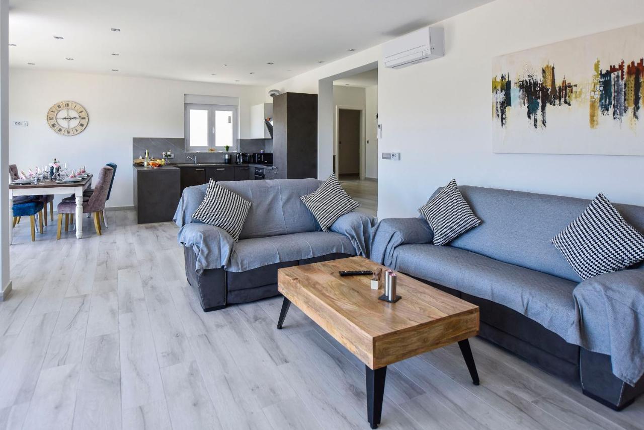 Moderner Bungalow Mit Meerblick Lun (Pag) Exterior foto