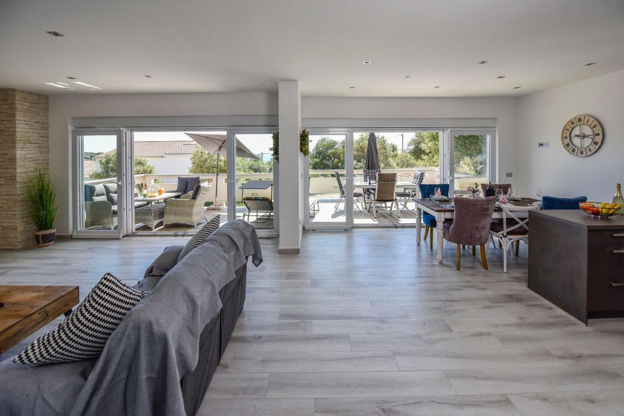 Moderner Bungalow Mit Meerblick Lun (Pag) Exterior foto
