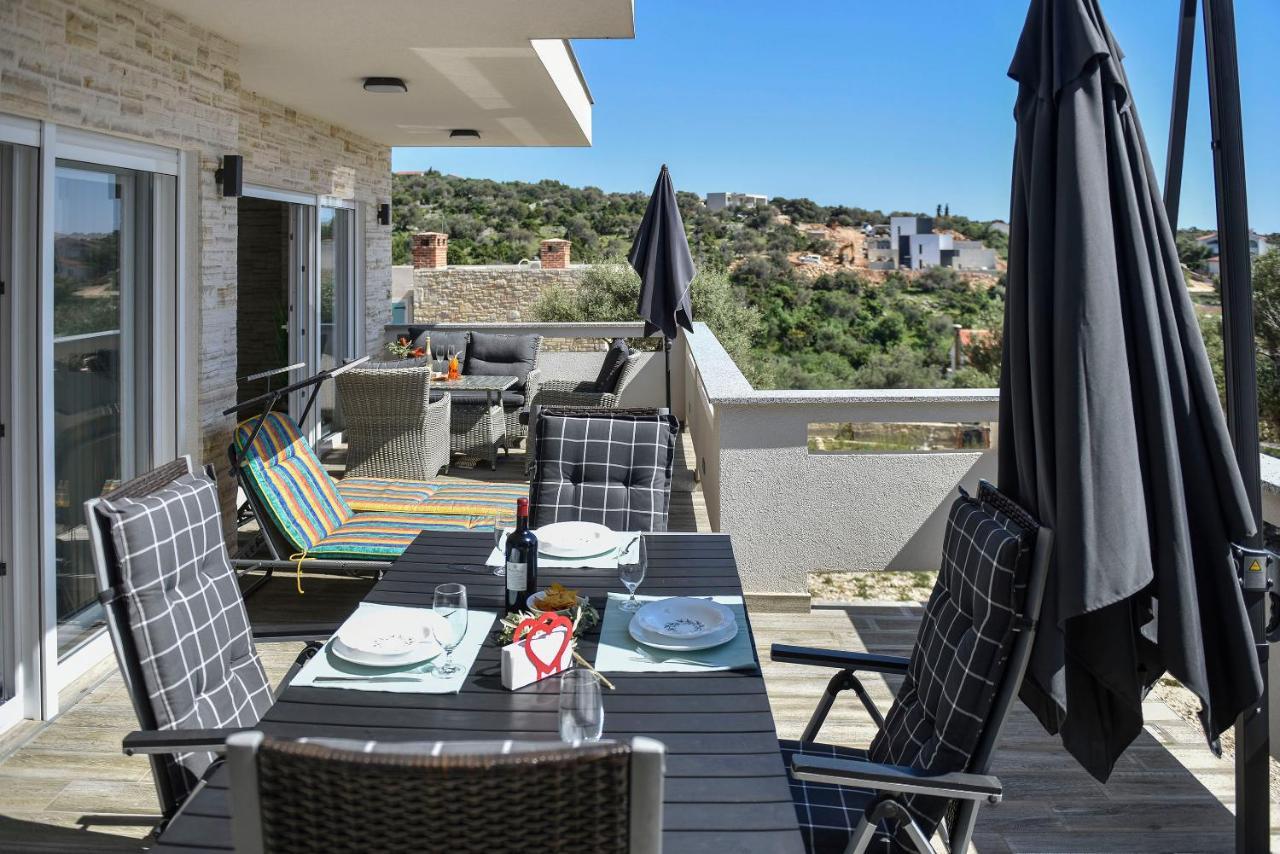 Moderner Bungalow Mit Meerblick Lun (Pag) Exterior foto